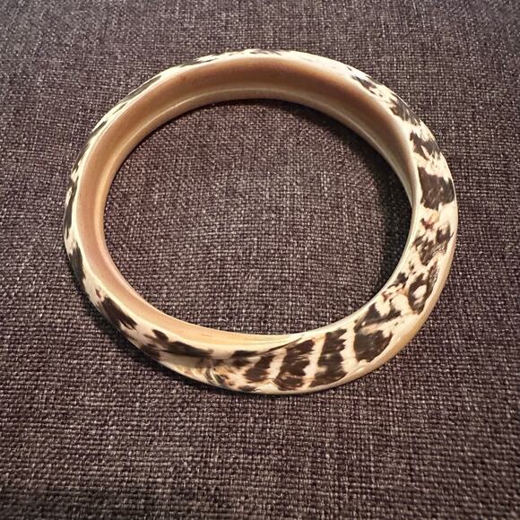 Shell Bangle Bracelet - Picture 1 of 5